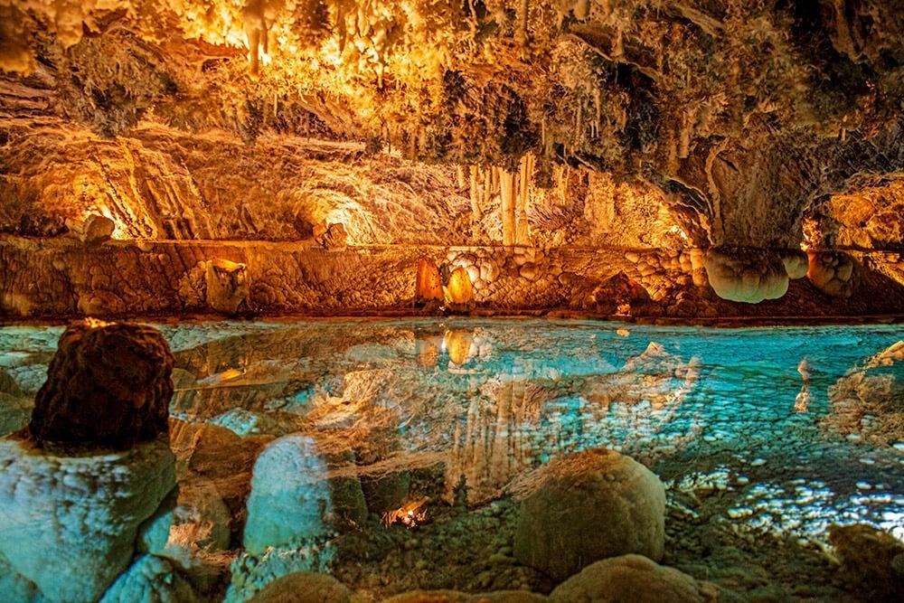 The underground lake of the Gruta de las Maravillas
